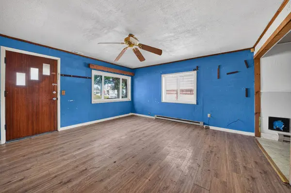 205 W Crawford St, Deer Park, WA 99006