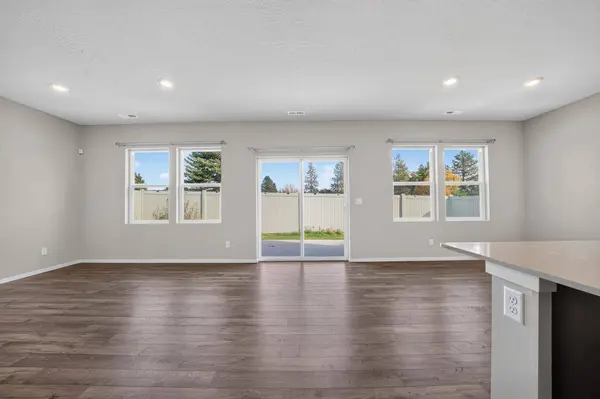 12126 N Greene St, Mead, WA 99021