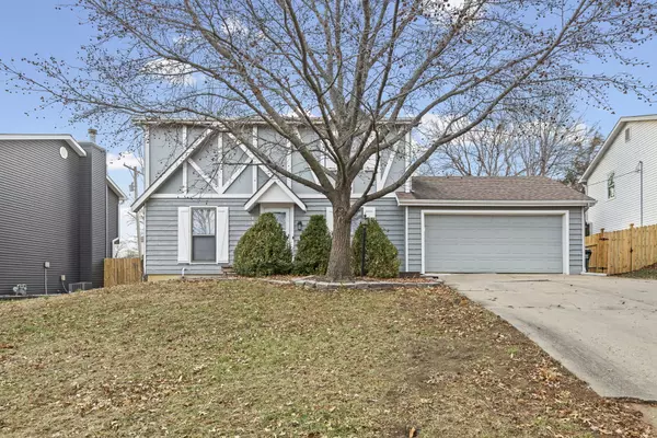 1113 Somerset Cir, Lawrence, KS 66049-3668