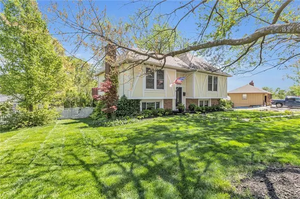 517 S Franklin ST, Raymore, MO 64083