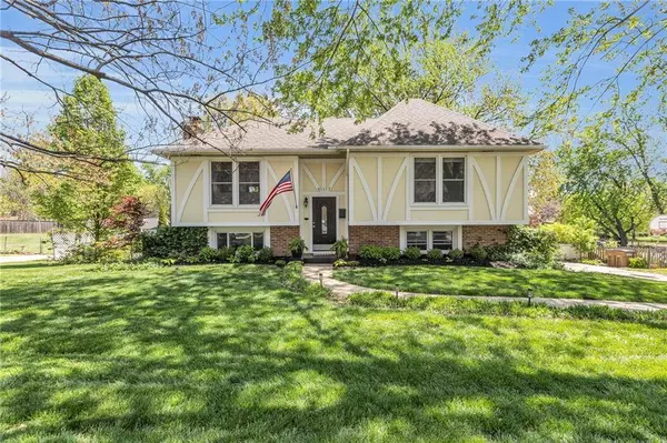 517 S Franklin ST, Raymore, MO 64083