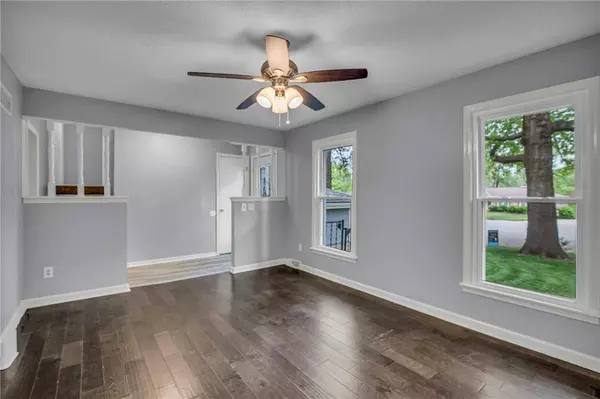 11206 W 50th ST, Shawnee, KS 66203