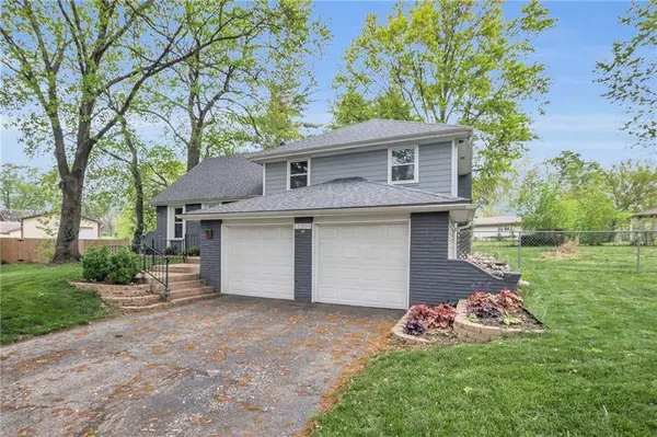 11206 W 50th ST, Shawnee, KS 66203