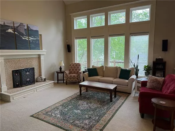 5125 NW Walden DR, Kansas City, MO 64151