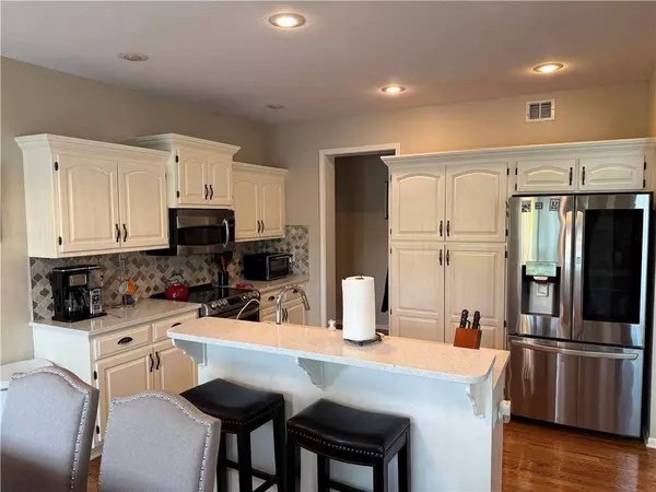 5125 NW Walden DR, Kansas City, MO 64151