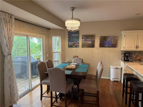 5125 NW Walden DR, Kansas City, MO 64151