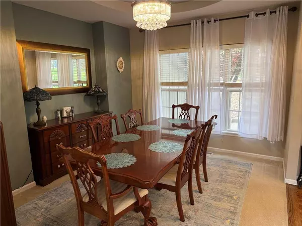 5125 NW Walden DR, Kansas City, MO 64151