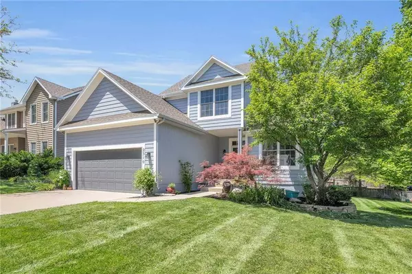 2310 W Forest DR, Olathe, KS 66061