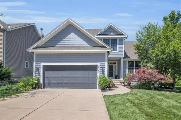 2310 W Forest DR, Olathe, KS 66061