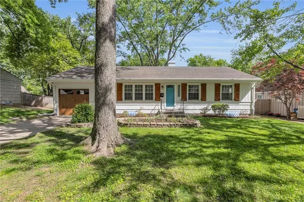 6202 W 76th TER, Prairie Village, KS 66208