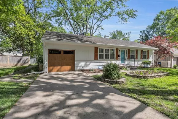 6202 W 76th TER, Prairie Village, KS 66208