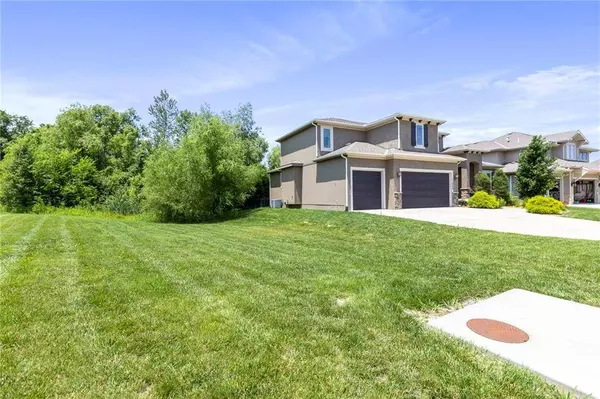 11446 S Longview RD, Olathe, KS 66061