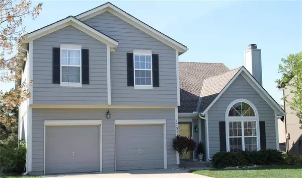 17577 W 160th TER, Olathe, KS 66062