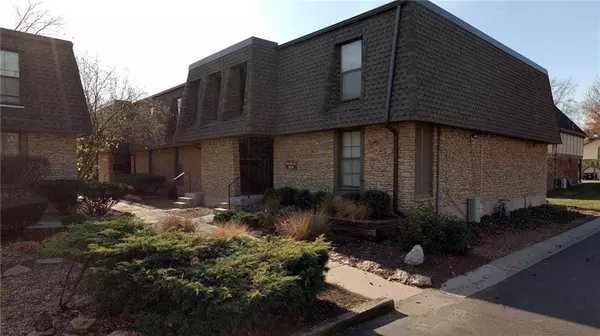 7433 W 102nd CT, Overland Park, KS 66212