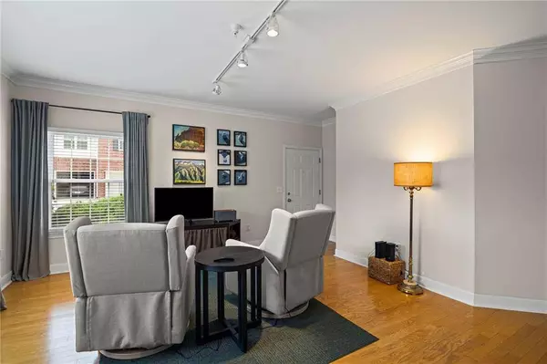 11626 Tomahawk Creek Pkwy #J, Leawood, KS 66211