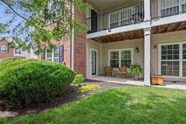 11626 Tomahawk Creek Pkwy #J, Leawood, KS 66211