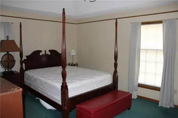 439 Persimmon DR, Olathe, KS 66061