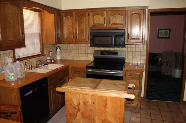 439 Persimmon DR, Olathe, KS 66061