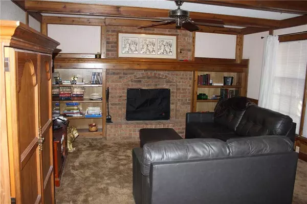 439 Persimmon DR, Olathe, KS 66061