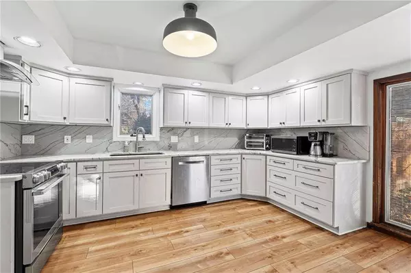 209 Arrowhead DR, Lawrence, KS 66049