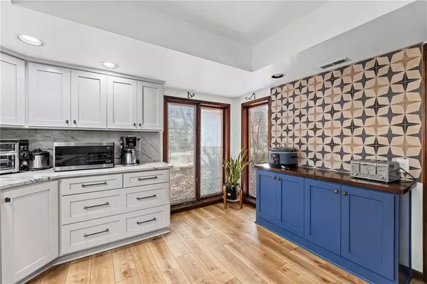 209 Arrowhead DR, Lawrence, KS 66049