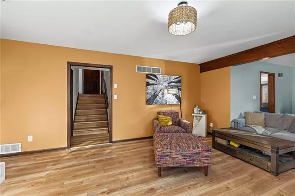 209 Arrowhead DR, Lawrence, KS 66049