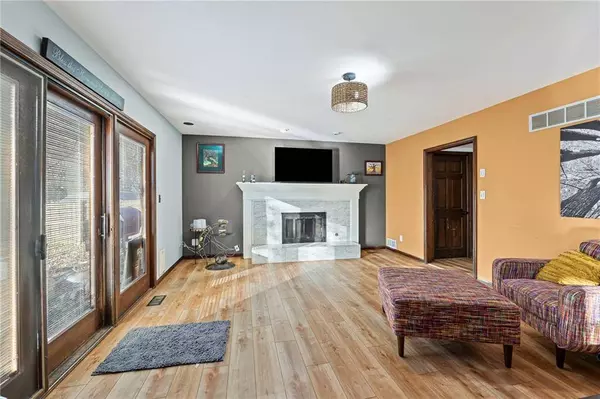 209 Arrowhead DR, Lawrence, KS 66049