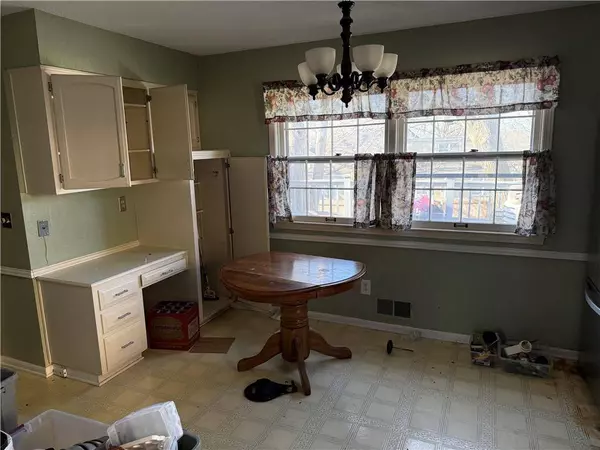 10306 Long ST, Overland Park, KS 66215