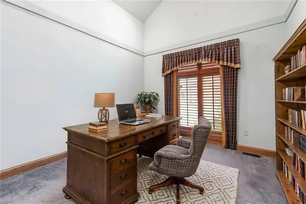 20816 W 99th ST, Lenexa, KS 66220