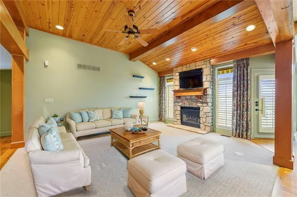20816 W 99th ST, Lenexa, KS 66220