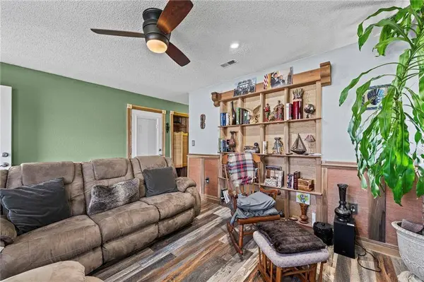 701 Banner DR, Lee's Summit, MO 64086