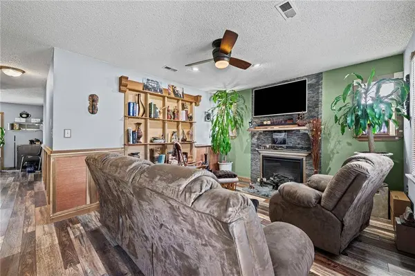 701 Banner DR, Lee's Summit, MO 64086