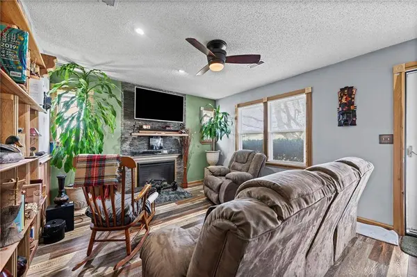 701 Banner DR, Lee's Summit, MO 64086