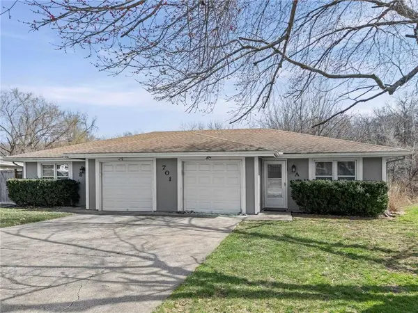 701 Banner DR, Lee's Summit, MO 64086