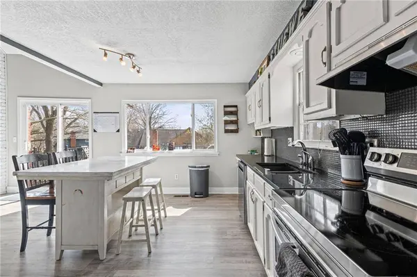 12725 W 116th ST, Overland Park, KS 66210