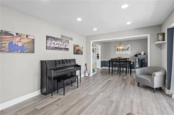 12725 W 116th ST, Overland Park, KS 66210