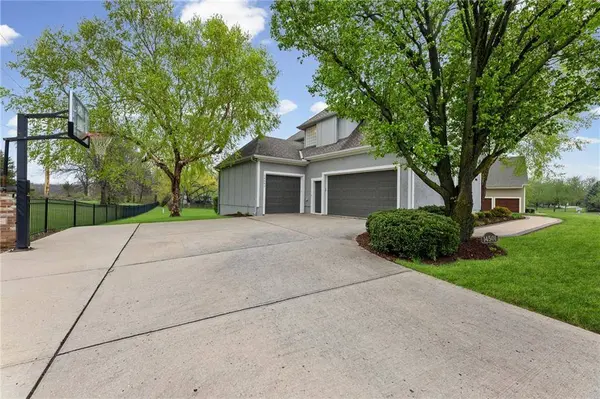 14501 Grandview ST, Overland Park, KS 66221