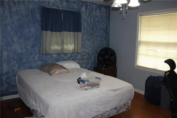 415 E 106th TER, Kansas City, MO 64131