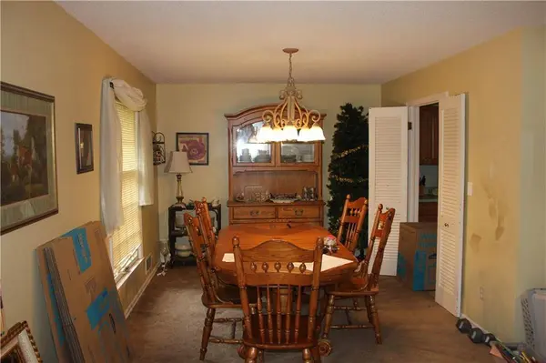 415 E 106th TER, Kansas City, MO 64131