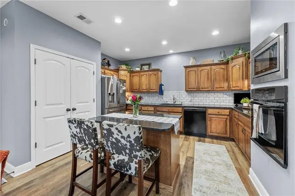 161 S Whilshire DR, Tonganoxie, KS 66086