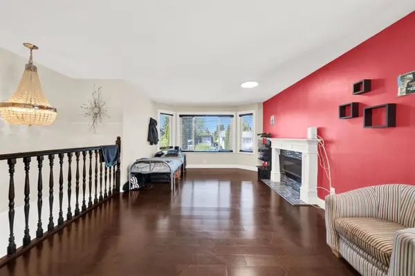 12712 113a AVE, Surrey, BC V3V 3N4