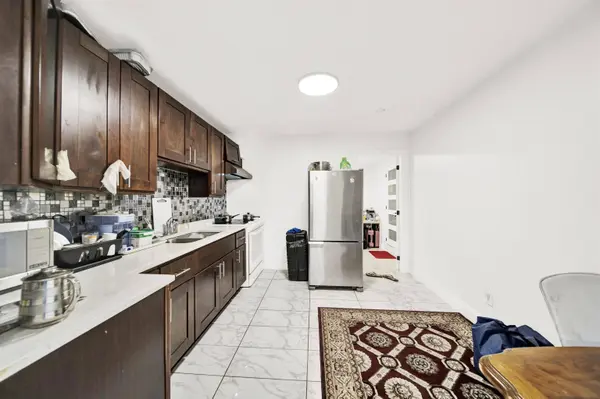 12712 113a AVE, Surrey, BC V3V 3N4