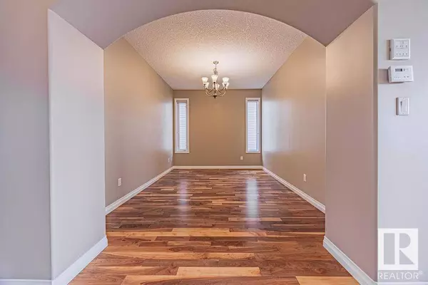 3833 AGAR GREEN GR SW, Edmonton, AB T6W 0W9