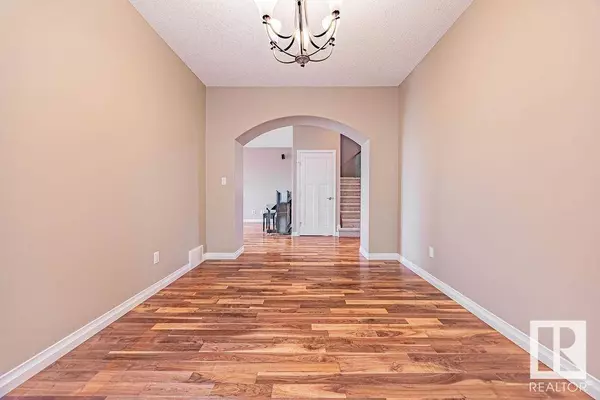 3833 AGAR GREEN GR SW, Edmonton, AB T6W 0W9