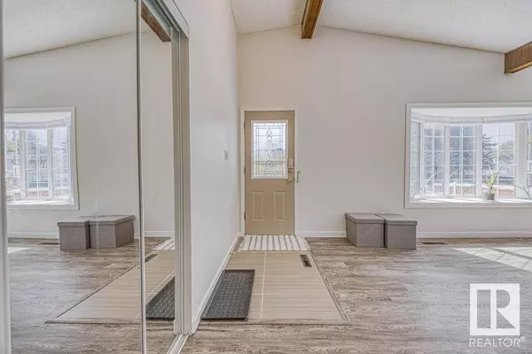 5204 109 ST NW, Edmonton, AB T6H 3A4