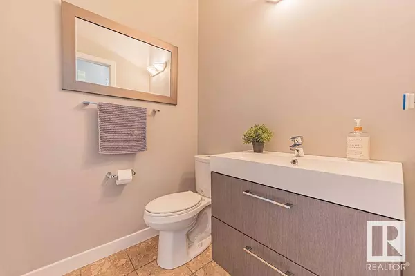 11564 15 AV NW, Edmonton, AB T6J 7C9