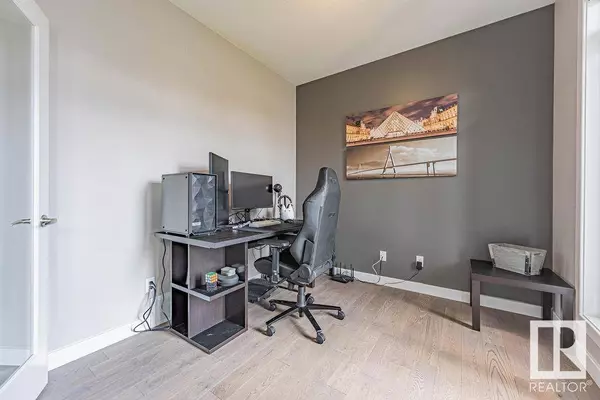 11564 15 AV NW, Edmonton, AB T6J 7C9