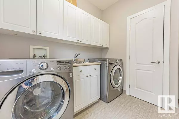 11564 15 AV NW, Edmonton, AB T6J 7C9