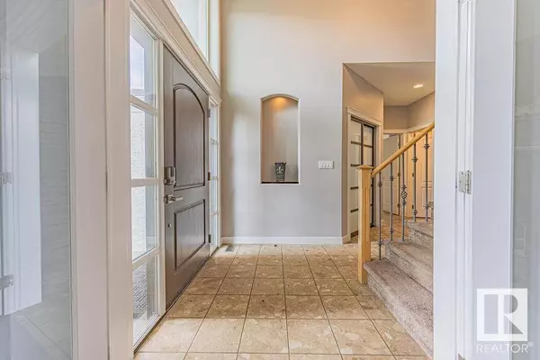 11564 15 AV NW, Edmonton, AB T6J 7C9