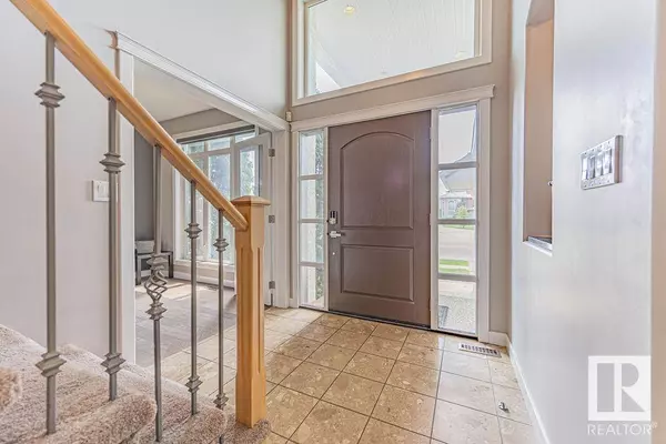 11564 15 AV NW, Edmonton, AB T6J 7C9